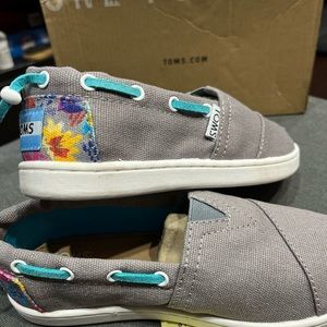 Toms girls shoes, cute pattern!